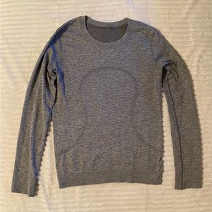Lululemon Long Sleeve Athletic Top - Size 2 - Grey